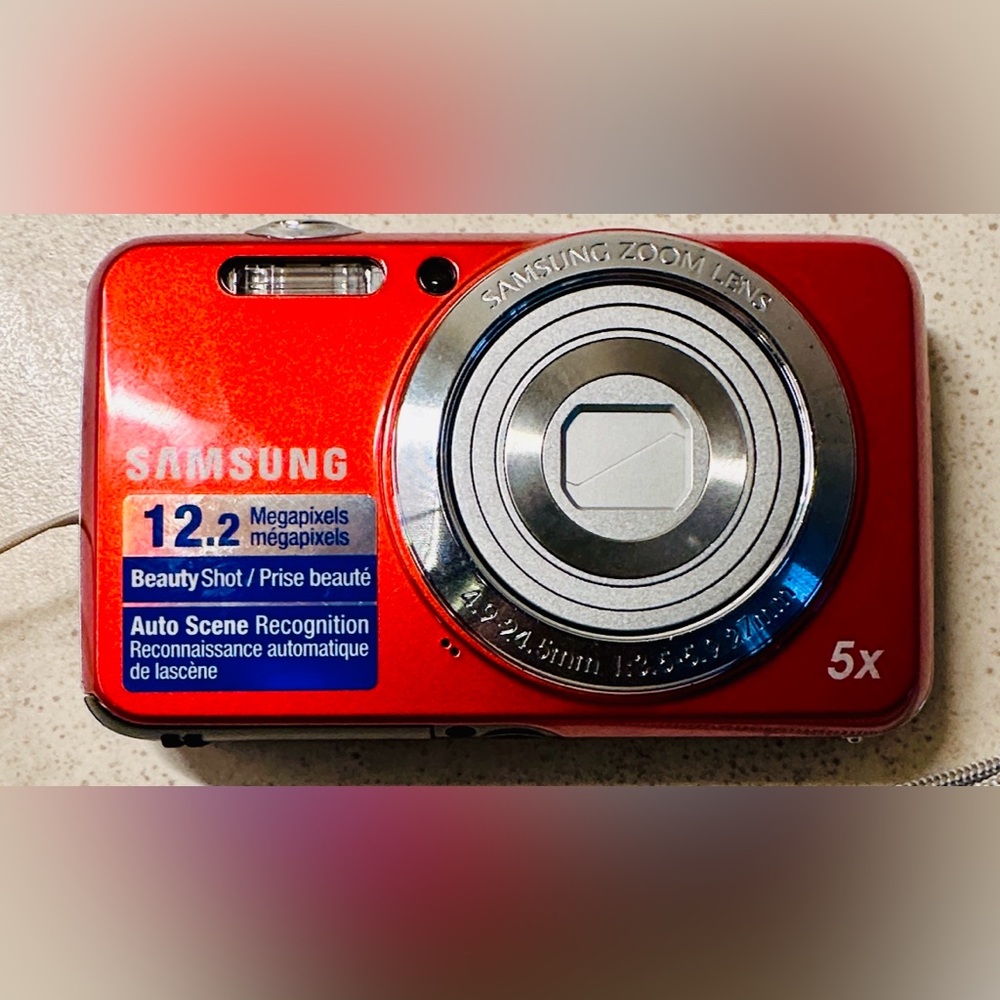 Samsung Red 12.2MP Digital Camera with 5x Optical Zoom